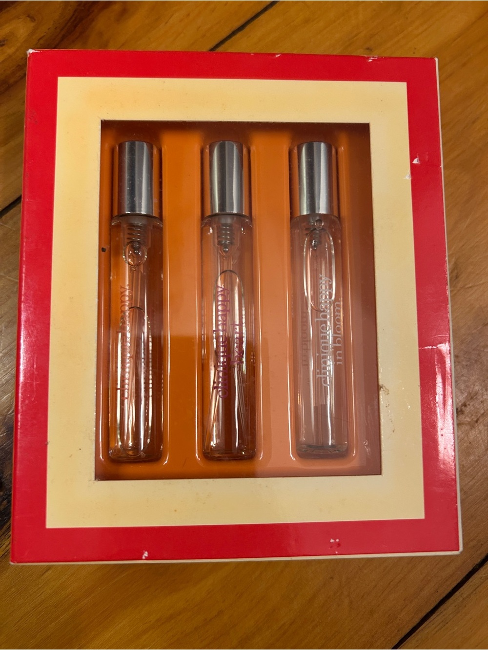 Clinique “A Little Happiness” Travel Roller Perfume Set